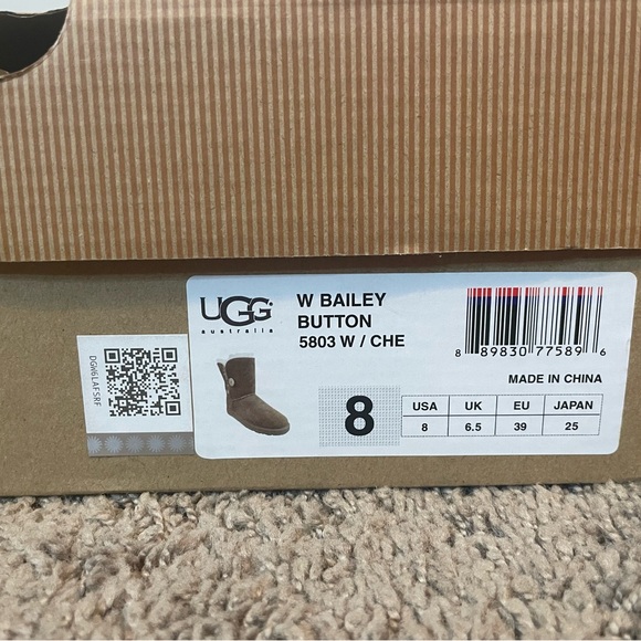 UGG Chestnut Bailey Button Boots - Picture 3 of 8